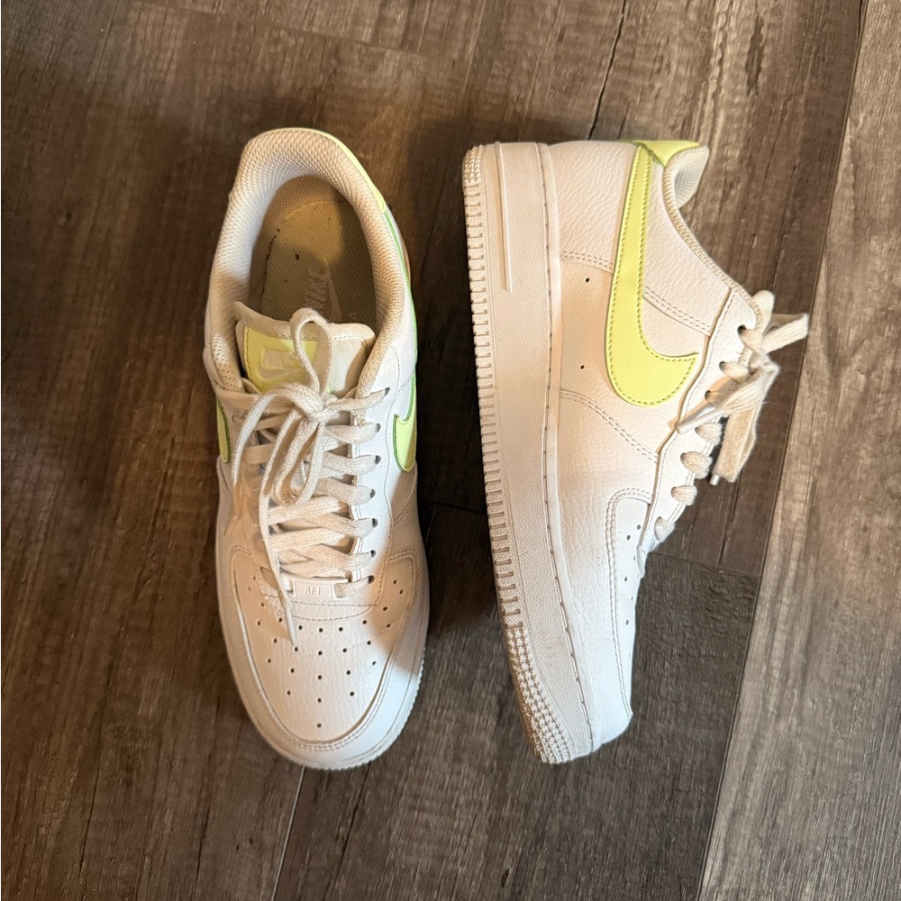 Women’s Nike Air Force 1 ‘07 Size:8.5 - Picture 2 of 7